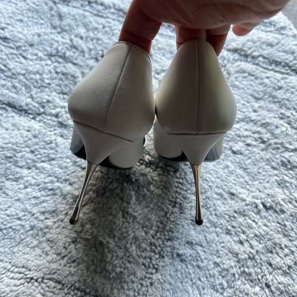 Heels - Picture 5 of 7